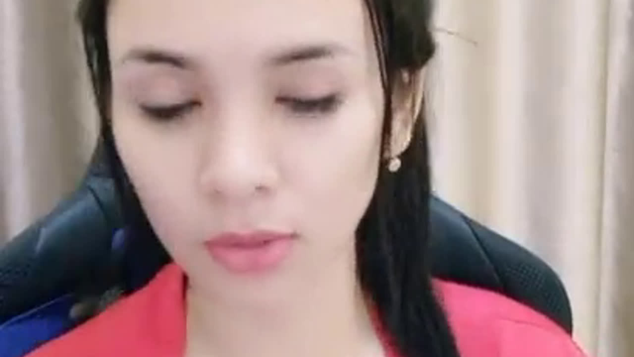 Amora belahan dada