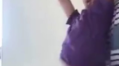 Nyobai Sensasi Berdiri Sama Adek Tiriku