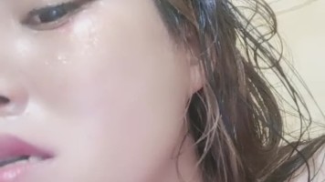 Erna Colmek Sambil Merem