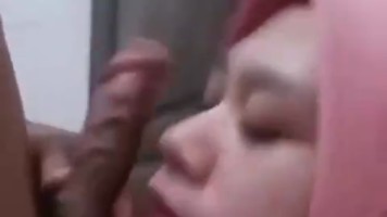 BJ Pembantu Jilbab Sampai Keluar Dimulut
