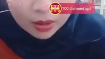 Jilbab Indo Nakal Buka Baju Perlihatkan Daleman